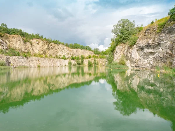 Blue Green Water Flooded Janicuv Mine Swamped Janicuv Vrch Quarry — Stockfoto