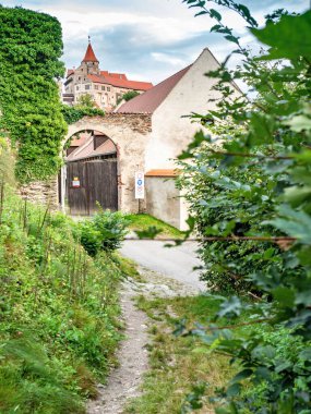 Çek Cumhuriyeti 'nin güneydoğusundaki Pernstejn Kalesi, seyahat ve mimari