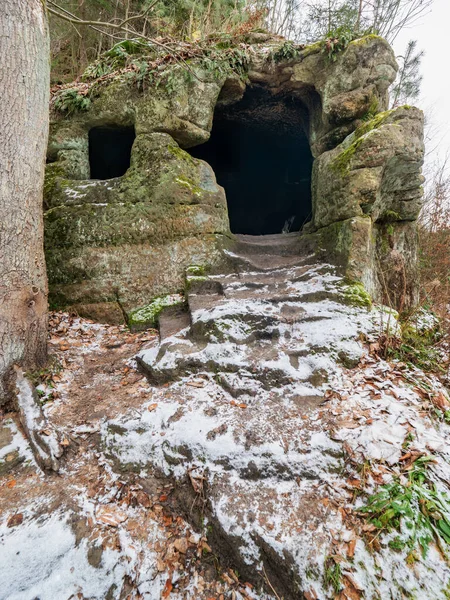 砂岩の岩の人工洞窟 コスト城 ボヘミアの楽園 チェコ共和国 — ストック写真