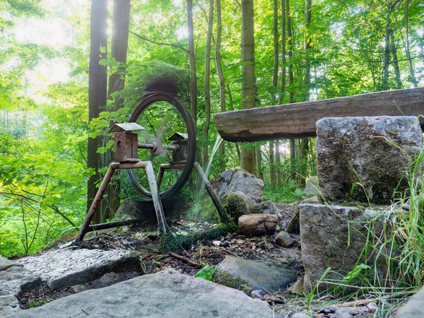 Water Falling Hollowed Out Trough Turns Mill Wheel Drinking Water — Stock Photo, Image