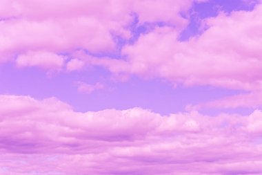 Güzel pembe bulut mor gökyüzü ve menekşe filtresi..