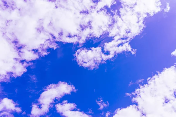 Nuvole Viola Con Bel Cielo Blu Sul Cielo Incredibile Sfondo — Foto Stock