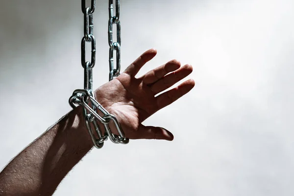 Hand Chain Chain Hanging Top Gray Background Copy Space Selective — Stock Photo, Image