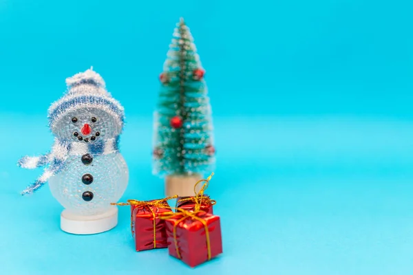Brinquedo Boneco Neve Presentes Árvore Natal Com Cópia Espaço Natal — Fotografia de Stock