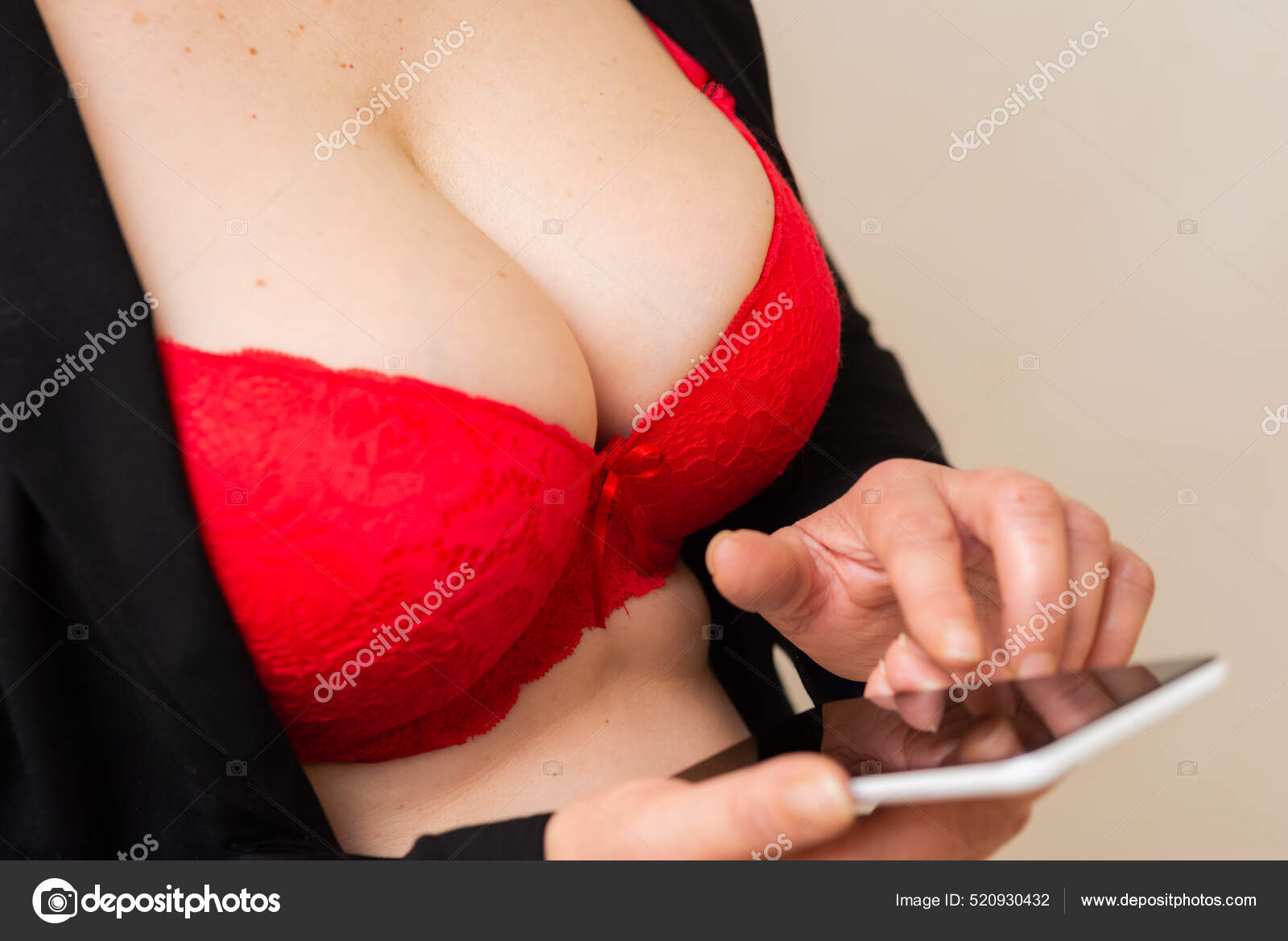 Tetona Pechos Grandes Secretaria Sujetador Rojo Línea Coquetear Por  Teléfono — Foto de stock 520930432 © arvydele.gmail.com