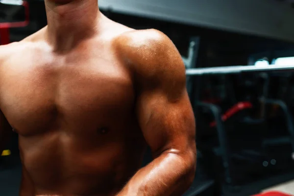 Kaukasiska Stark Man Svettig Kropp Efter Hårt Arbete Gymmet Selektiv — Stockfoto