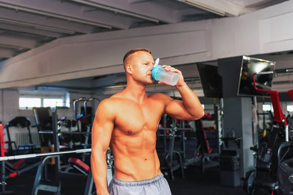 Young Caucasian Man Drinking Water Exercise Man Gym Drinking Shaker — Stock Photo, Image