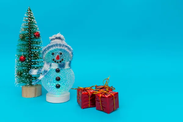 Muñeco Nieve Juguete Regalos Árbol Navidad Con Espacio Para Copias — Foto de Stock