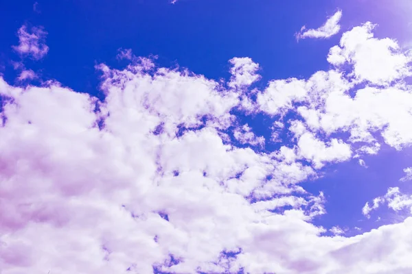 Nuvole Viola Con Bel Cielo Blu Sul Cielo Incredibile Sfondo — Foto Stock