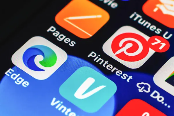 Apple Iphone Social Networks Icons Showing Screen Edge Pinterest App — Stock Photo, Image