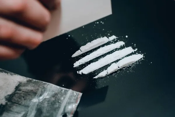 Addict Make Track Cocaine Drug User Make Line White Powder — 스톡 사진