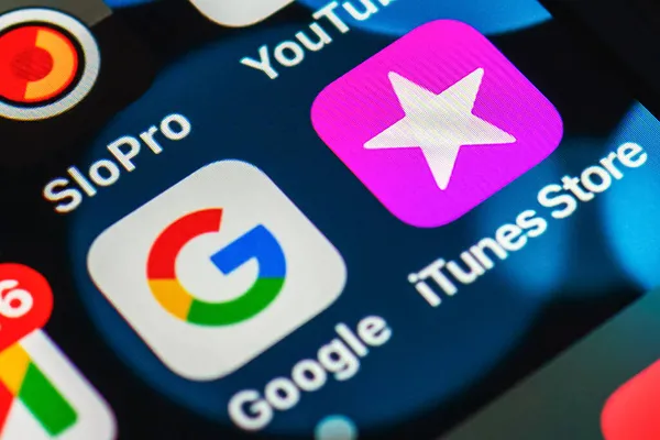 Ekran Iphone Aplikacją Google Google Jest Najczęściej Używaną Wyszukiwarką World — Zdjęcie stockowe