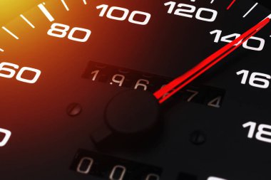 Araba hız göstergesi. Otomobil hız göstergesi 140 km / s gösteriyor. Yakın çekim, koyu siyah arkaplan. Tehlikeli hız kavramı