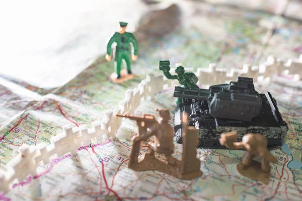 Guerra Concepto Militar Grupo Soldados Miniatura Juguete Con Tanque Mapa — Foto de Stock