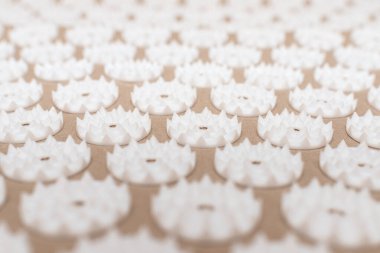 Akupres minderi, arka plan deseni. Ortopedi için kapsül minderi. Kapat..