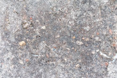 Çatlak beton duvarlı gri çimento yüzeyi arka planda. Kışın kırılan gri taş duvar. Yakın plan..