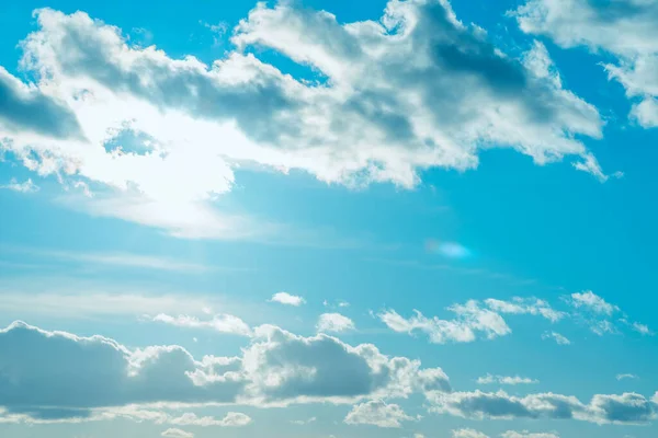 Splendido Tramonto Nuvoloso Cielo Blu Sera Paesaggio Raggi Sole Attraverso — Foto Stock