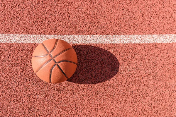 Old Orange Ball Basketball Lying Rubber Sport Court Sport Red — Stock Photo, Image