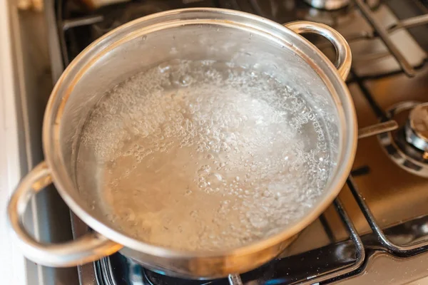 Kochendes Wasser Einem Topf Kücheneiserner Topf Draufsicht Selektiver Fokus — Stockfoto