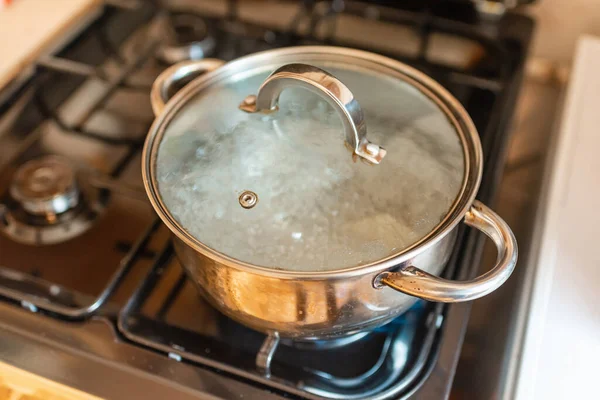 Kochendes Wasser Einem Topf Kücheneiserner Topf Draufsicht Selektiver Fokus — Stockfoto