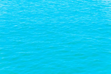 Güzel bir turkuaz mavi deniz sakin yaz dalgası. Bayrak, kopyalama alanı..