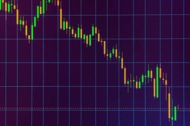 Günlük ticaret fiyatları borsa grafiği mor ekranda görünüyor. Günlük yatırımcıların günlük işleri. Seçmeli odaklanma.