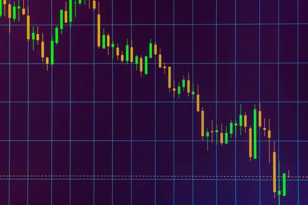 보라색 화면에 나타난 트레이딩 그래프 데일리 투자자의 선택적 — 스톡 사진