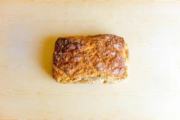 食料供給危機 小麦と小麦粉の供給に関する問題 世界的な食糧危機 屋内ショットテーブルの上にパン — ストック写真