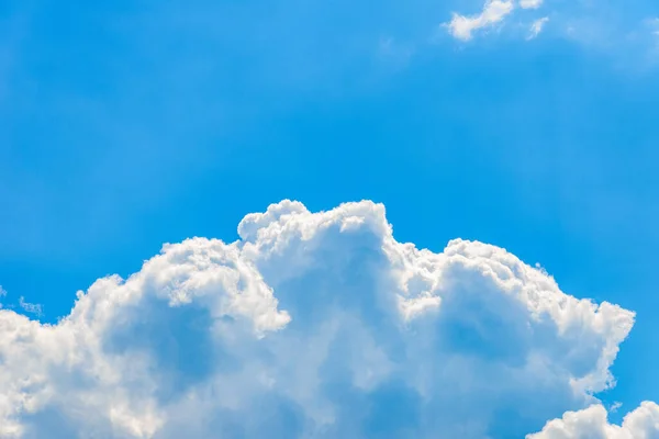 Witte Pluizige Wolken Blauwe Lucht Achtergrond Bewolkt Witte Blauwe Lucht — Stockfoto