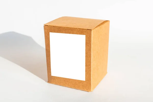 Caja Cartón Marrón Cerrada Sobre Fondo Blanco Espacio Blanco Para —  Fotos de Stock