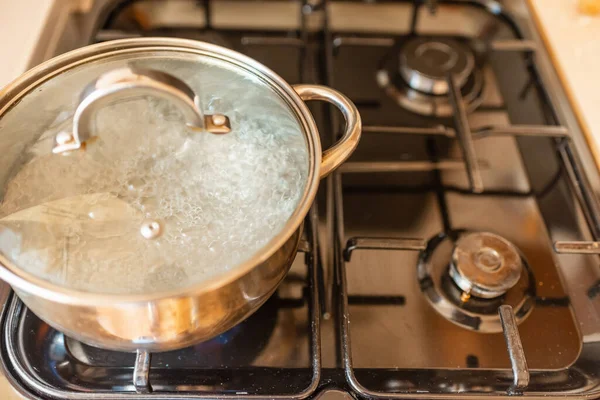 Kochendes Wasser Einem Topf Kücheneiserner Topf Draufsicht Selektiver Fokus — Stockfoto