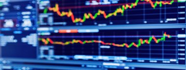 Pankart, reklam. Elektronik borsa çevrimiçi ticaret platformu, bulanık arkaplan.