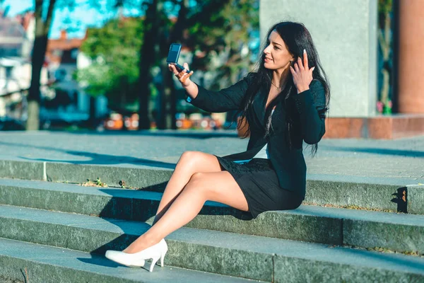 Hübsche Junge Schönheit Geschäftsfrau Einem Suit Busineswoman Macht Selbstporträt Während — Stockfoto