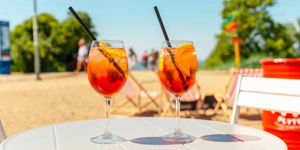 Banner Werbung Zwei Gläser Orangenspritz Aperol Drink Cocktail Auf Tisch — Stockfoto