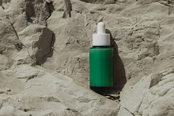Μπουκαλάκι Πιπέτα Πέτρινο Φόντο Φυσικό Καλλυντικό Μπουκάλι Περιποίησης Δέρματος Από — Φωτογραφία Αρχείου