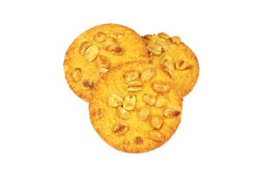 Beyaz arka planda fıstıklı kurabiyeler.