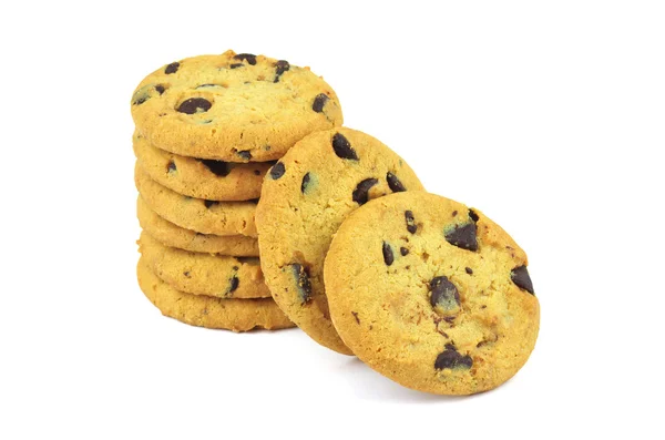 Kekse mit Schokoladenstücken isoliert auf weiß. coo — Stockfoto