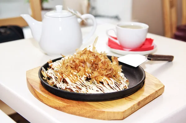 Japansk traditionell mat - okonomiyaki — Stockfoto