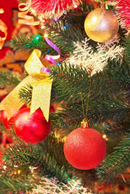 Noel ağacında Noel süslemeleri.