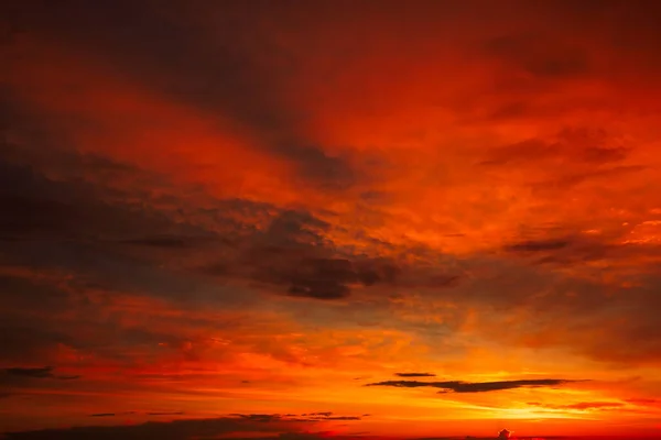Fantástico Belo Nascer Sol Colorido Com Céu Nublado Imagem Cênica — Fotografia de Stock