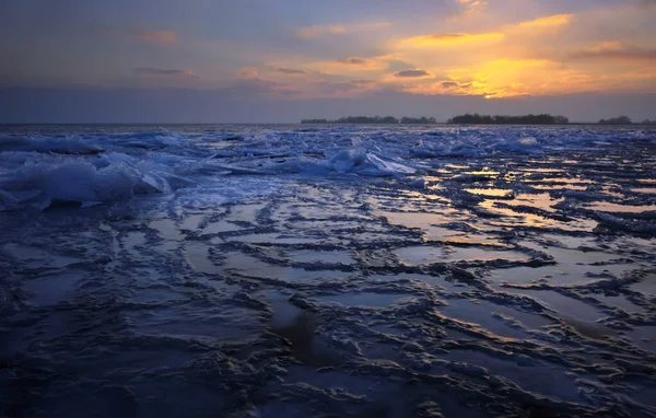 Východ Slunce Zamrzlé Moře Krásná Zimní Krajina Jezerem Dopoledních Hodinách — Stock fotografie