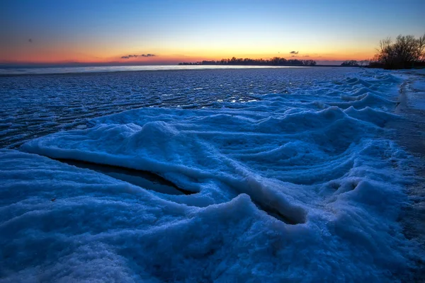 Lever Soleil Rivière Gelée Beau Paysage Hivernal Avec Lac Matin — Photo