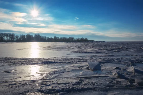 Vinterlandskap Med Solnedgång Himmel Och Fruset Hav Dagtid — Stockfoto