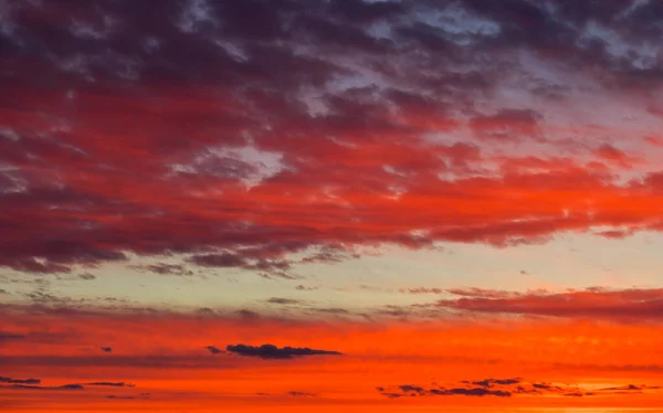 Fantástico Belo Nascer Sol Colorido Com Céu Nublado Imagem Cênica — Fotografia de Stock