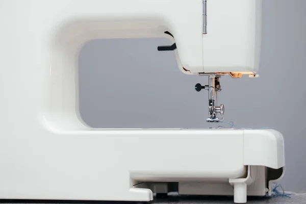 Sewing machine on a table in a sewing workshop — Stock Photo, Image