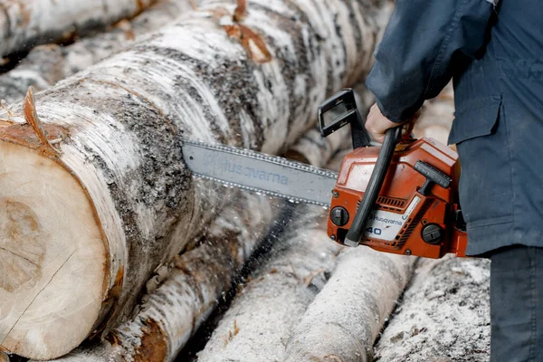 Kirov Russia 2020 Husqvarna 236 Chainsaw Man Saws Log Chainsaw — Stock Photo, Image