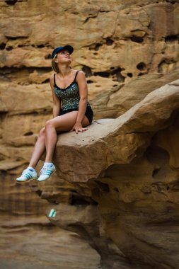 Kayalıklardaki kız