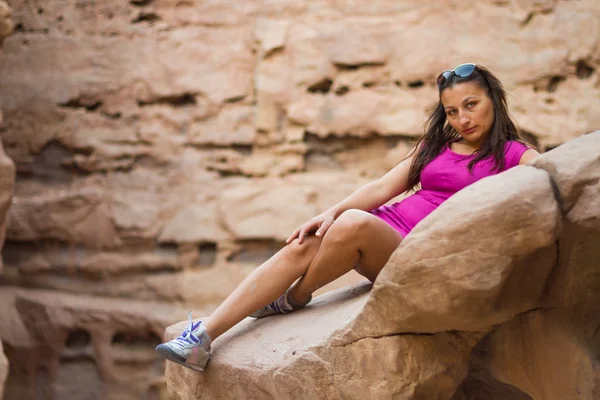 Kayalıklardaki kız