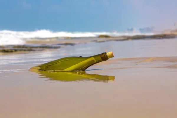 Bottle on the shore . — Stock Photo, Image