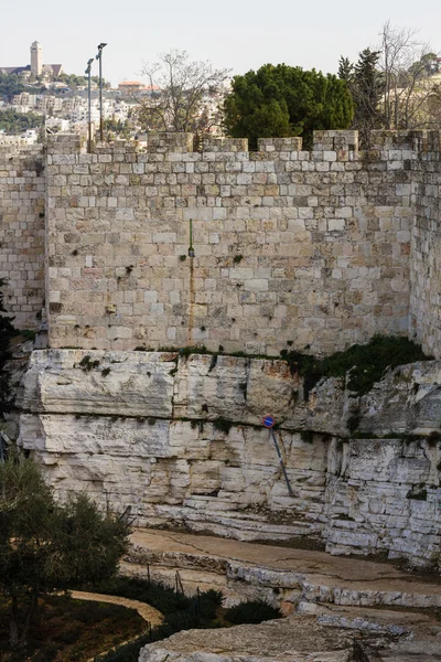 Defensive wall of the ancient holy Jerusalem . — Stock Photo, Image